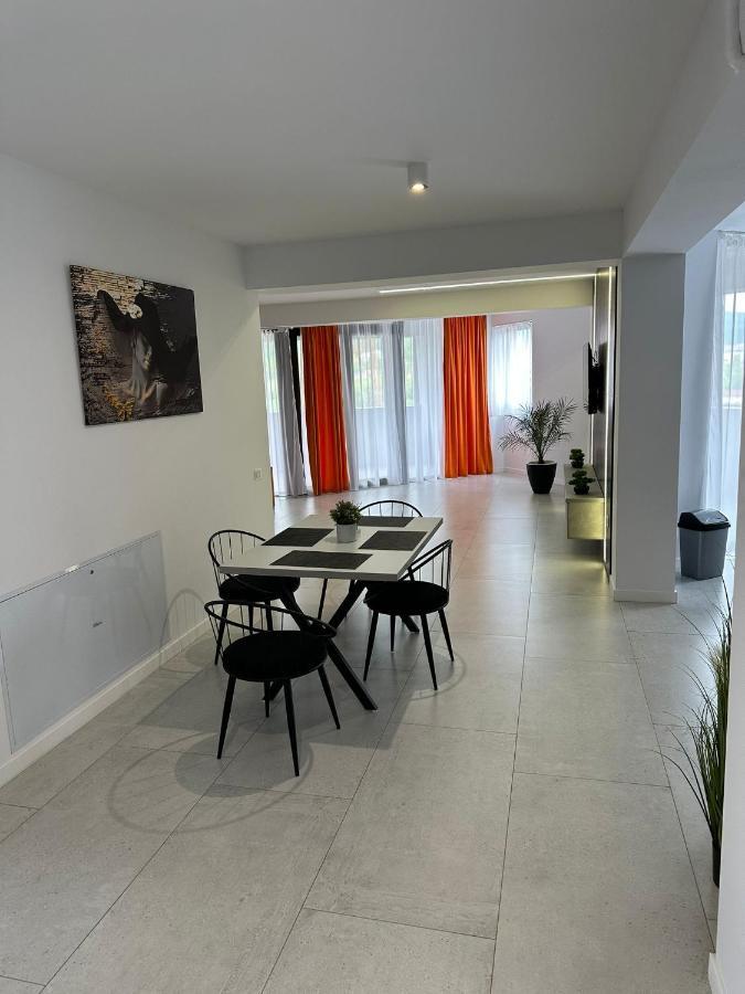 Teo Dem Radulescu -Strand Râmnicu Vâlcea Exterior foto